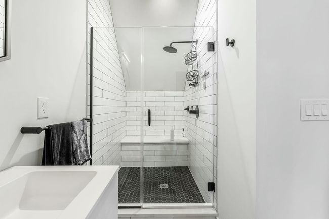 upstairs guest bath | Image 14