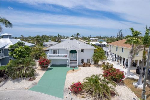 2673 Sanderling Ct, SAINT JAMES CITY, FL, 33956-2170 | Card Image