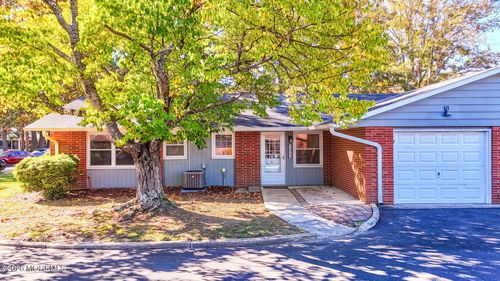 450D Cheshire Ct, Lakewood, NJ, 08701-7836 | Card Image