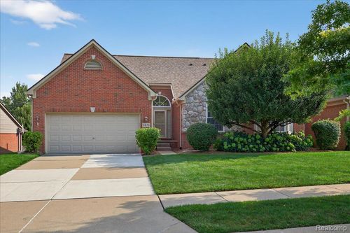 3670 Lexington Dr, Auburn Hills, MI, 48326-3975 | Card Image