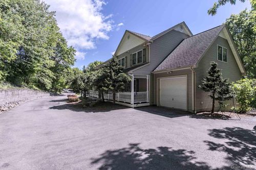 860 Route 284, Westtown, NY, 10998-3449 | Card Image