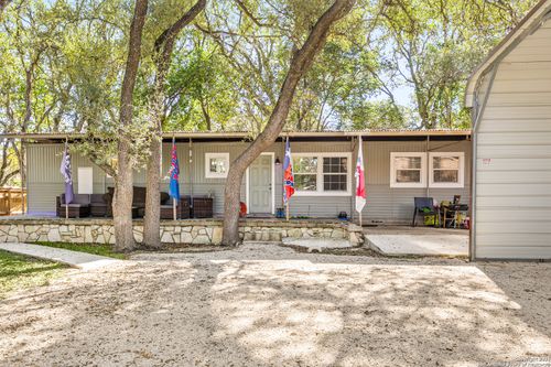 425 Dreamland Dr, Canyon Lake, TX, 78133-3813 | Card Image