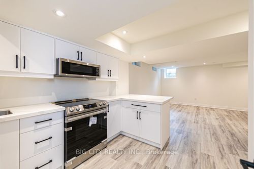 lower-32 Conchita St, Keswick, ON, L4P0H5 | Card Image