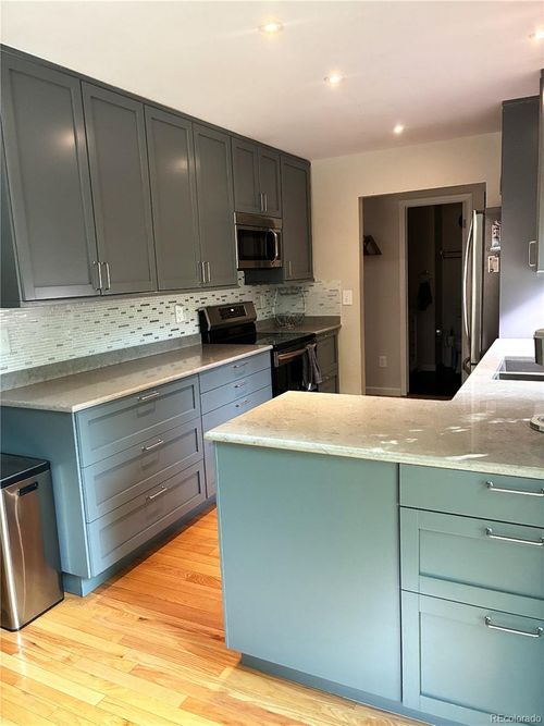 21 S Eagle Cir, Aurora, CO, 80012-1529 | Card Image