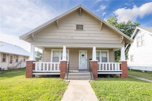 1108 W 9th St, Coffeyville, KS, 67337-4120 | Card Image