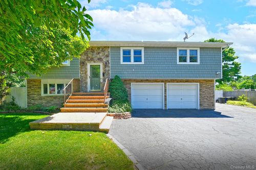 183 6th Ave, Holtsville, NY, 11742-2341 | Card Image