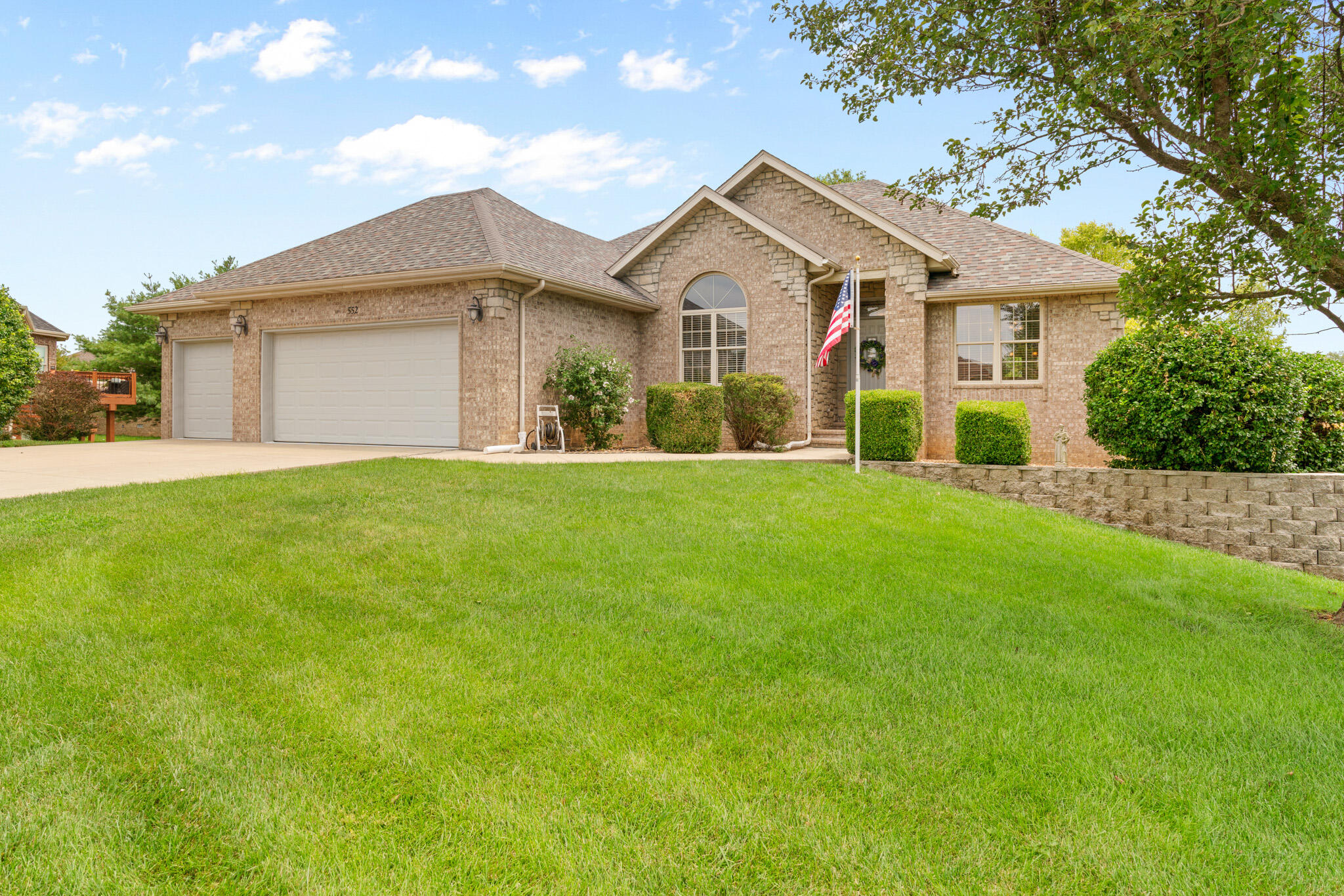 Champagne Cir, Nixa, MO 65714