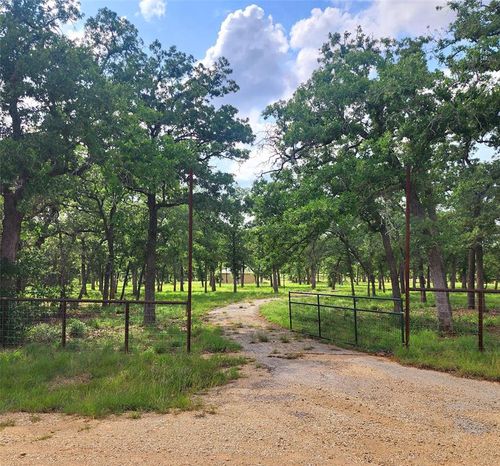 2123 Woodcreek Dr, Waelder, TX, 78959-5128 | Card Image