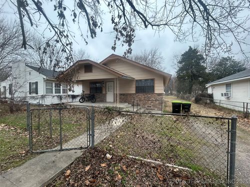 727 6th St, Ada, OK, 74820-3837 | Card Image