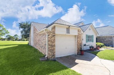 603 E Country Grove Circle, Townhouse with 2 bedrooms, 2 bathrooms and null parking in Pearland TX | Image 3