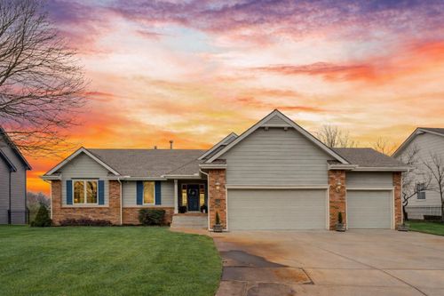 1020 W Cottonwood Dr, Valley Center, KS, 67147-3203 | Card Image