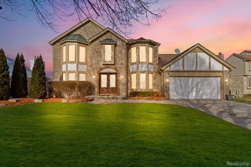 37701 Fleetwood Dr, Farmington Hills, MI, 48331-1703 | Card Image