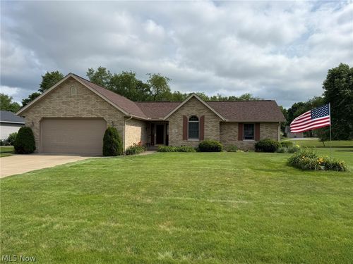 256 Clarence Dr Se, New Philadelphia, OH, 44663-7834 | Card Image