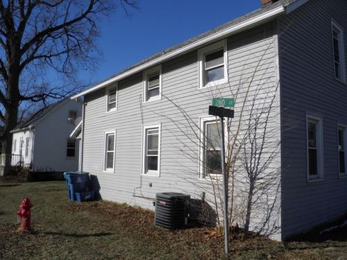 202 Jefferson St, Buffalo, IA, 52728-7779 | Card Image