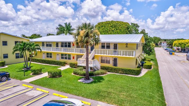 107 Sheffield E, Condo with 1 bedrooms, 2 bathrooms and null parking in West Palm Beach FL | Image 32