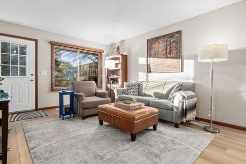 7672 13th St N, Oakdale, MN, 55128-6017 | Card Image