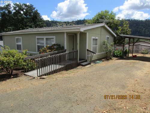 751 Se Meadowood Dr, Winston, OR, 97496-8552 | Card Image