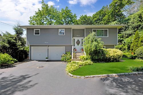 11 Margaret Ln, Huntington, NY, 11743-2824 | Card Image