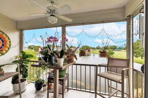 301-9500 N Hollybrook Lake Dr, Pembroke Pines, FL, 33025-1589 | Card Image