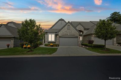 5816 Knob Hill Circle, Condo with 3 bedrooms, 3 bathrooms and null parking in Independence Twp MI | Image 3