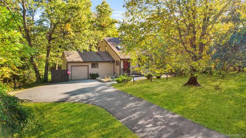 26 Hillside Ter, Wallkill, NY, 12589-2827 | Card Image