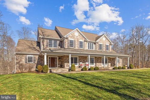 8485 Rogues Rd, WARRENTON, VA, 20187-8346 | Card Image