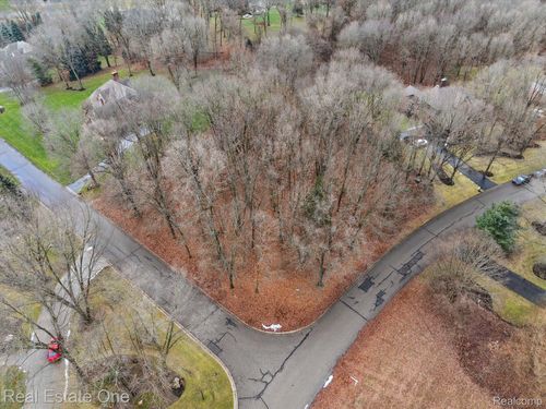 2423 Canterwood, Highland, MI, 48357-4229 | Card Image