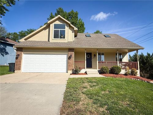 3221 Nw Shannon Dr, Blue Springs, MO, 64015-7441 | Card Image