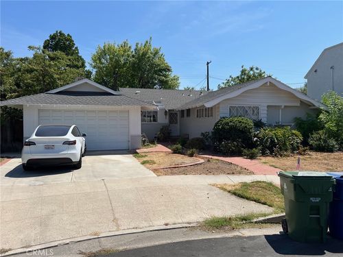 19806 Needles St, Chatsworth, CA, 91311-5622 | Card Image