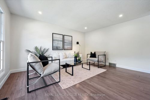 113 Matthew St, Kitchener, ON, N2B3J9 | Card Image