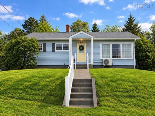 22 Benson Dr, House with 4 bedrooms, 1 bathrooms and null parking in Sydney NS | Card Image