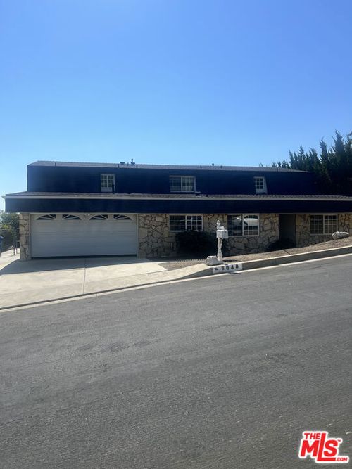 6040 Pat Ave, Woodland Hills, CA, 91367-1059 | Card Image