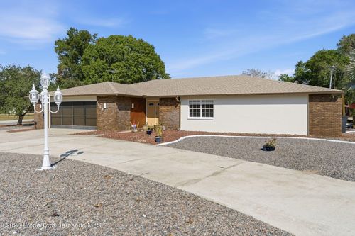 8123 River Country Dr, WEEKI WACHEE, FL, 34607-2132 | Card Image
