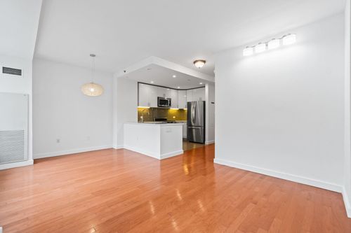 apt-619-1 Shore Ln, Jersey City, NJ, 07310-2081 | Card Image