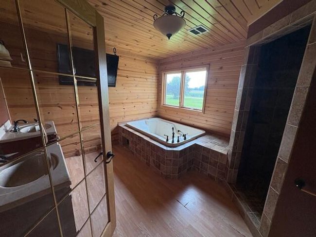 N2450 Wenham Rd, House other with 3 bedrooms, 4 bathrooms and null parking in Fort Atkinson WI | Image 16