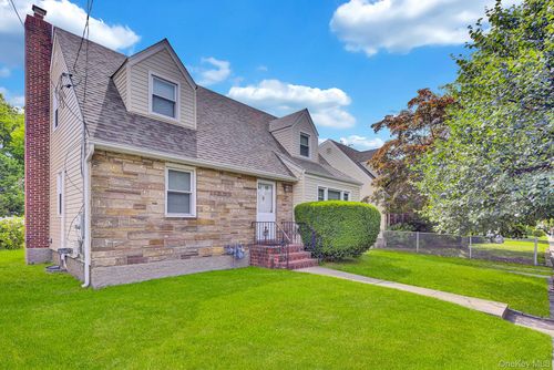 28 N 12th St, New Hyde Park, NY, 11040-4263 | Card Image