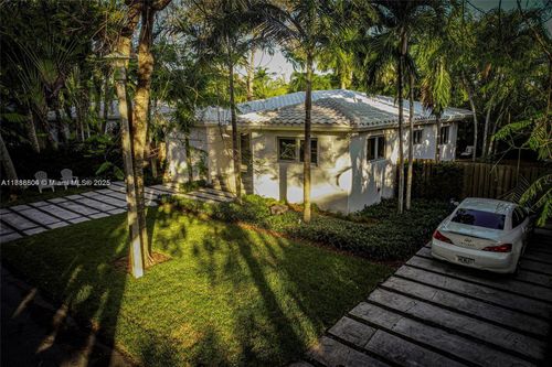 811 Ne 71st St, Miami, FL, 33138-5719 | Card Image
