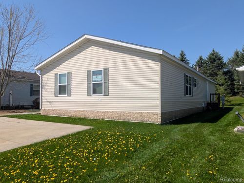 7 Brookfield, Swartz Creek, MI, 48473-1295 | Card Image