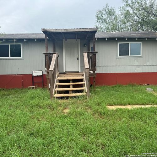 840 County Road 404, Floresville, TX, 78114-3649 | Card Image