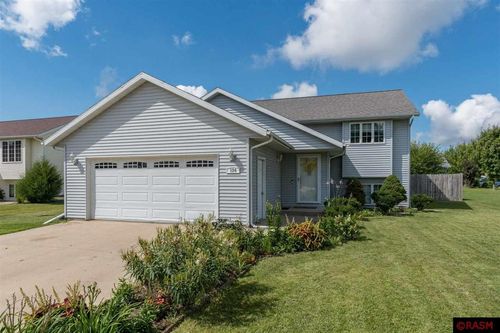 124 Quinion Dr, Mankato, MN, 56001-6434 | Card Image