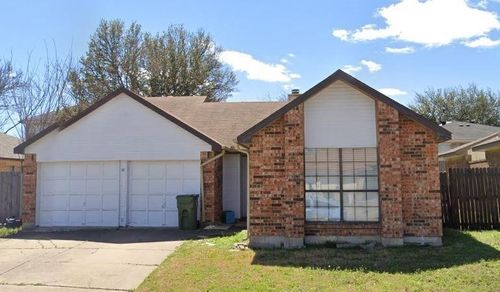 330 Valley Spring Dr, Arlington, TX, 76018-2243 | Card Image