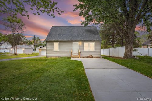 90 Tacoma Drive, Troy, MI, 48084 | Card Image
