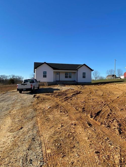 303 Bent Creek Dr, Smiths Grove, KY, 42171-8952 | Card Image