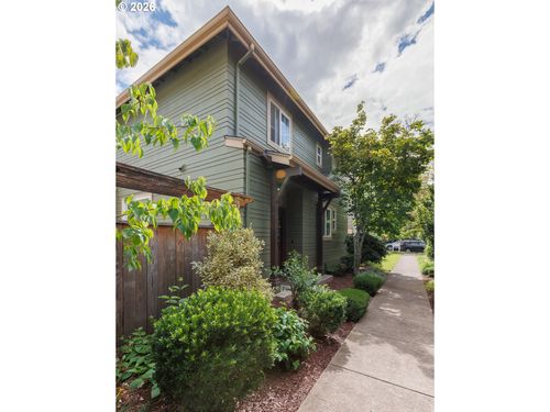 1653 Riley Ln, Eugene, OR, 97402-7556 | Card Image