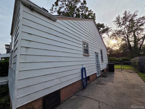 18997 Plainview Ave, Detroit, MI, 48219-2835 | Card Image