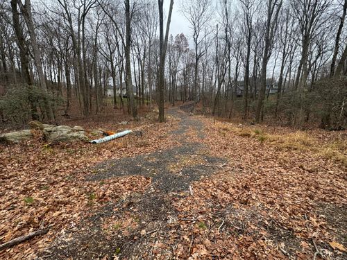 31 Oak Ridge Dr, Newtown, CT, 06470-2458 | Card Image