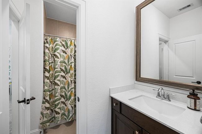 Alternate view of Hollywood bath. | Image 41