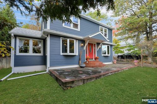 6 Akers Ave, Montvale, NJ, 07645-2028 | Card Image