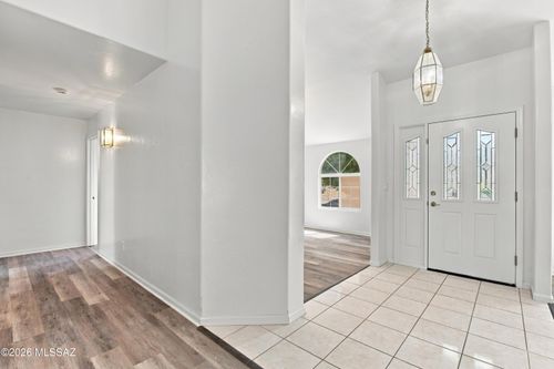 11079 N Mountain Breeze Dr, Oro Valley, AZ, 85737-7066 | Card Image