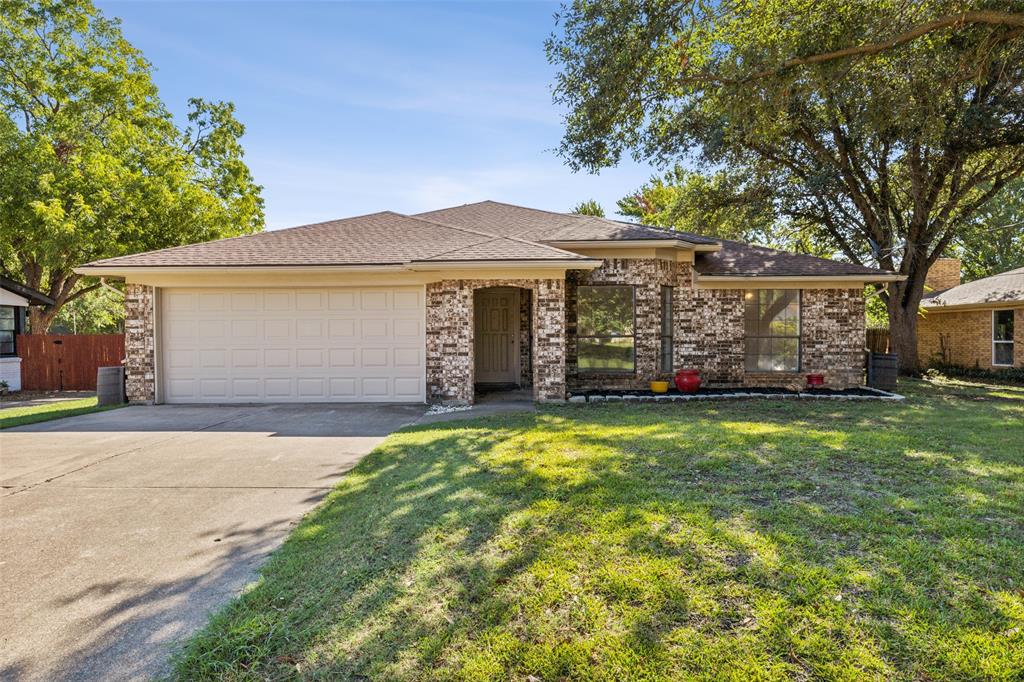 Usher St, Benbrook, TX 76126